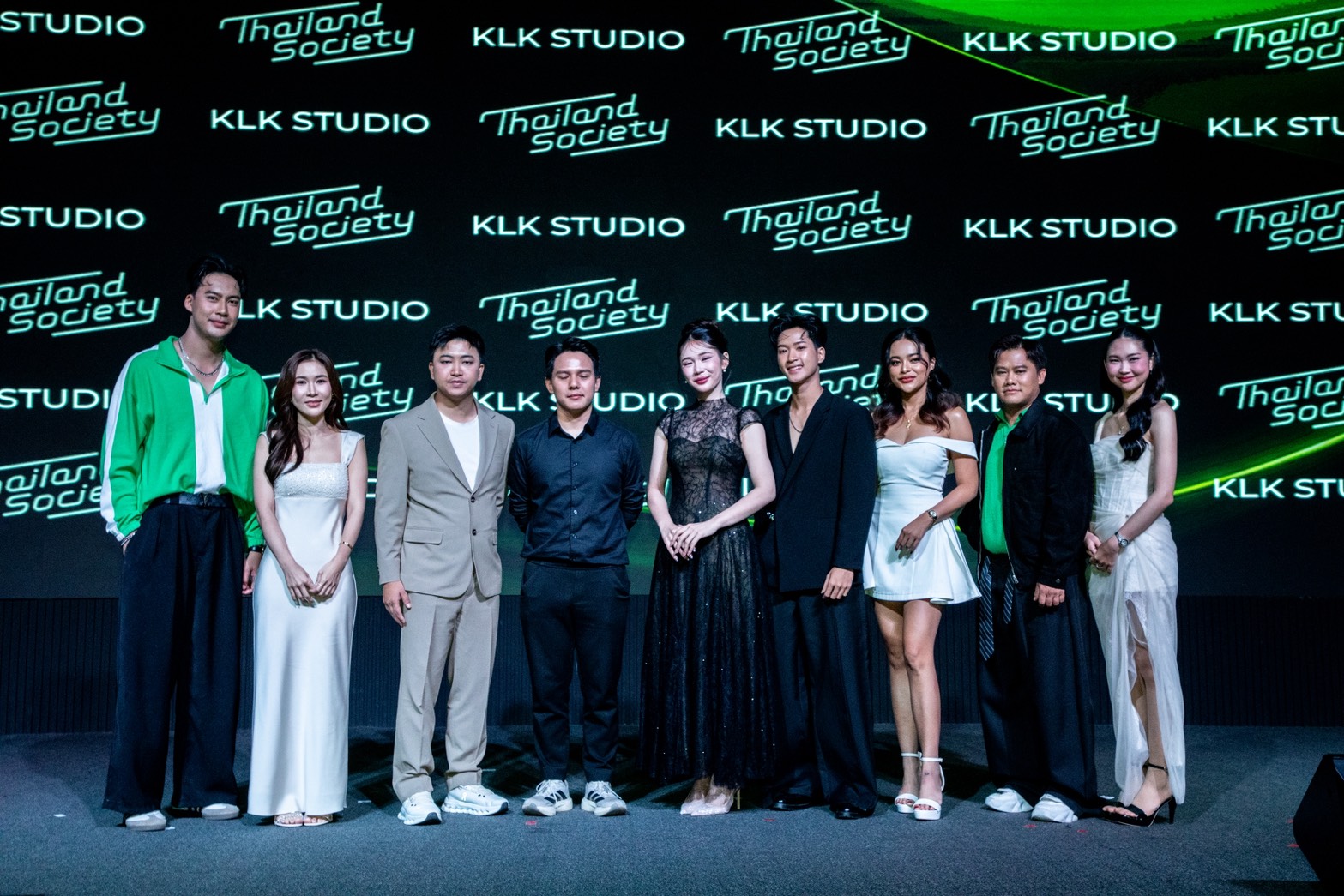 KLK TV เปิดเกมรุกตลาดซีรีส์แนวตั้ง ชูคอนเซ็ปต์ “THE FIRST VERTICAL CINEMA”ต่อยอดฐานผู้ชม 8.5 ล้าน สร้างแพลตฟอร์มไทย หนุนคอนเทนต์และบุคลากรบันเทิงไทยสู่สากล